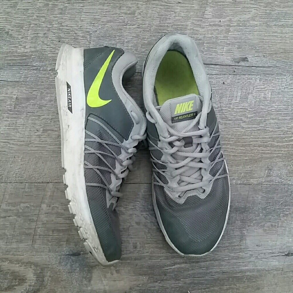 Nike Air Relentless 6 (Size 8)